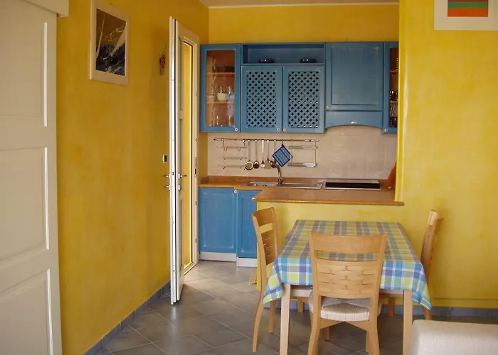 Ammiraglia Baia מלון דירות 3*