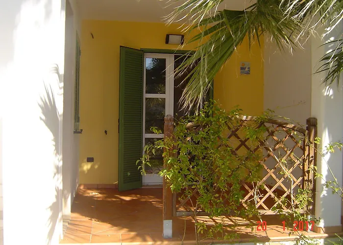 מלון דירות Ammiraglia Baia 3*