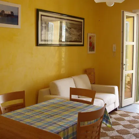 Ammiraglia Baia Lägenhetshotell 3*